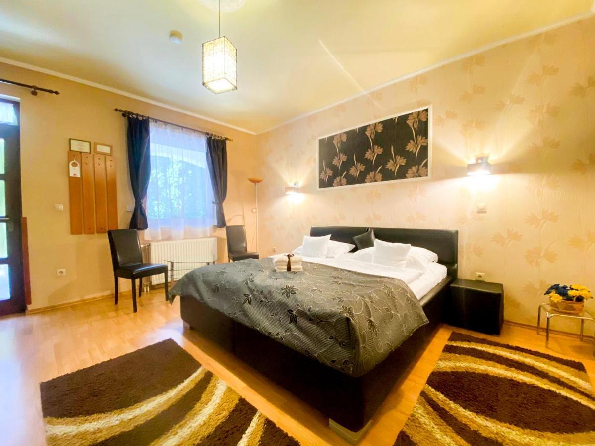 Bajor Panzio Buek-Buekfuerdo, Adults Friendly 12 Plus Buitenkant foto