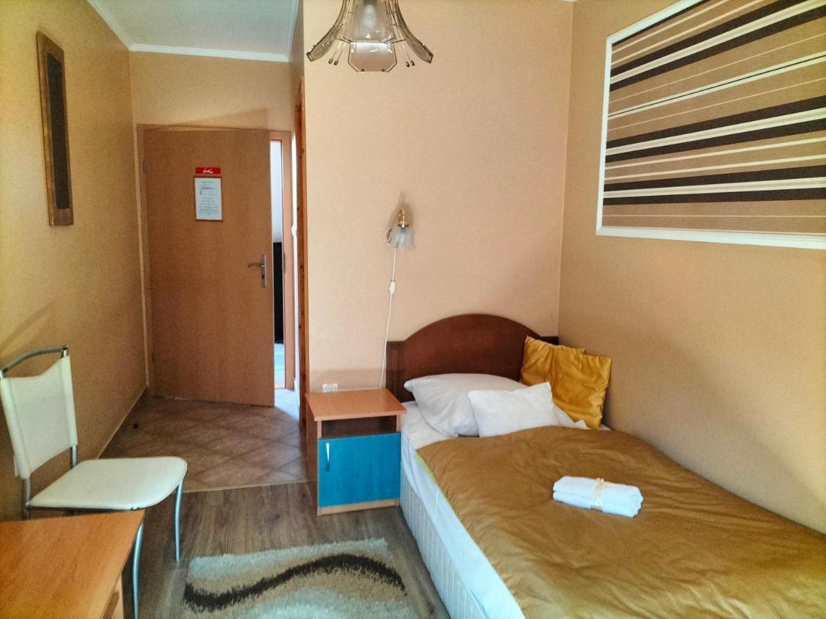 Bajor Panzio Buek-Buekfuerdo, Adults Friendly 12 Plus Buitenkant foto