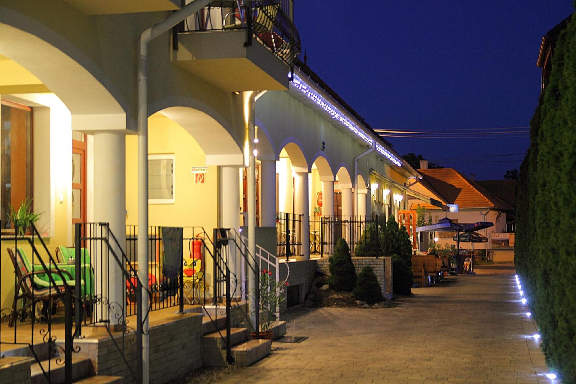 Bajor Panzio Buek-Buekfuerdo, Adults Friendly 12 Plus Buitenkant foto