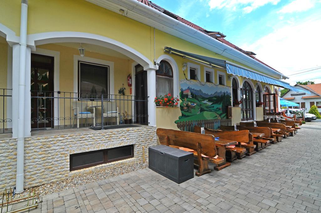 Bajor Panzio Buek-Buekfuerdo, Adults Friendly 12 Plus Buitenkant foto