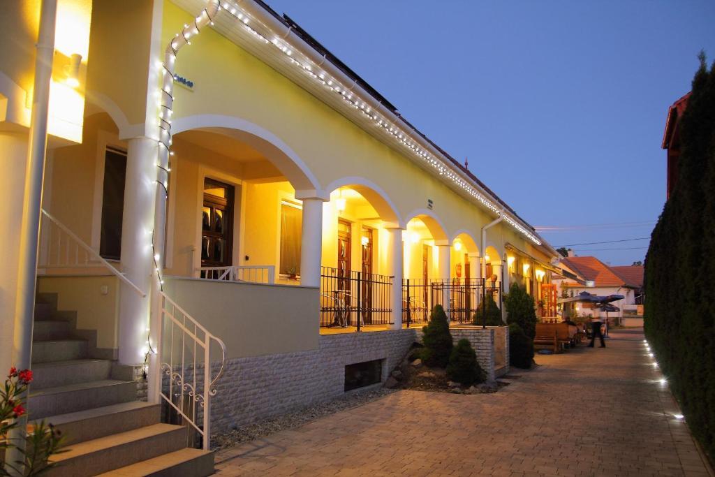 Bajor Panzio Buek-Buekfuerdo, Adults Friendly 12 Plus Buitenkant foto