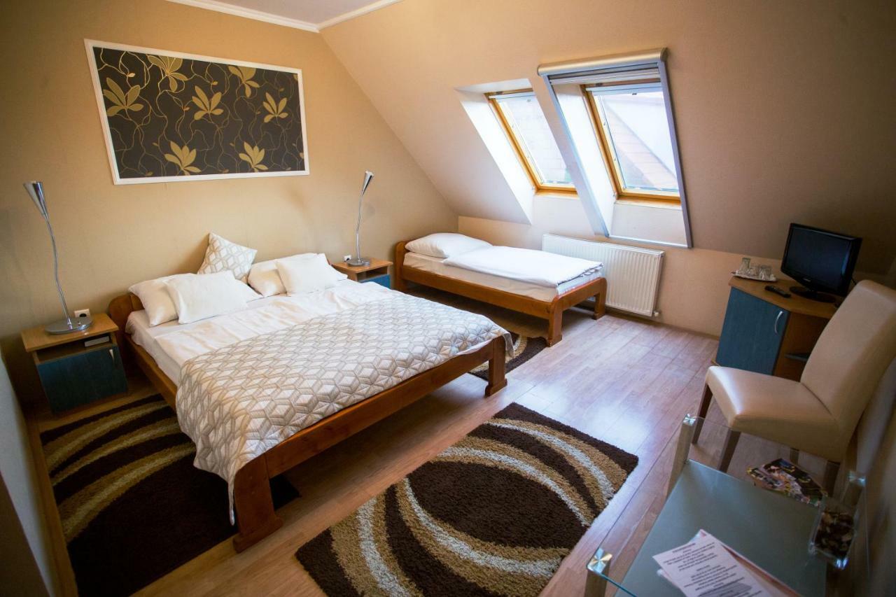 Bajor Panzio Buek-Buekfuerdo, Adults Friendly 12 Plus Buitenkant foto